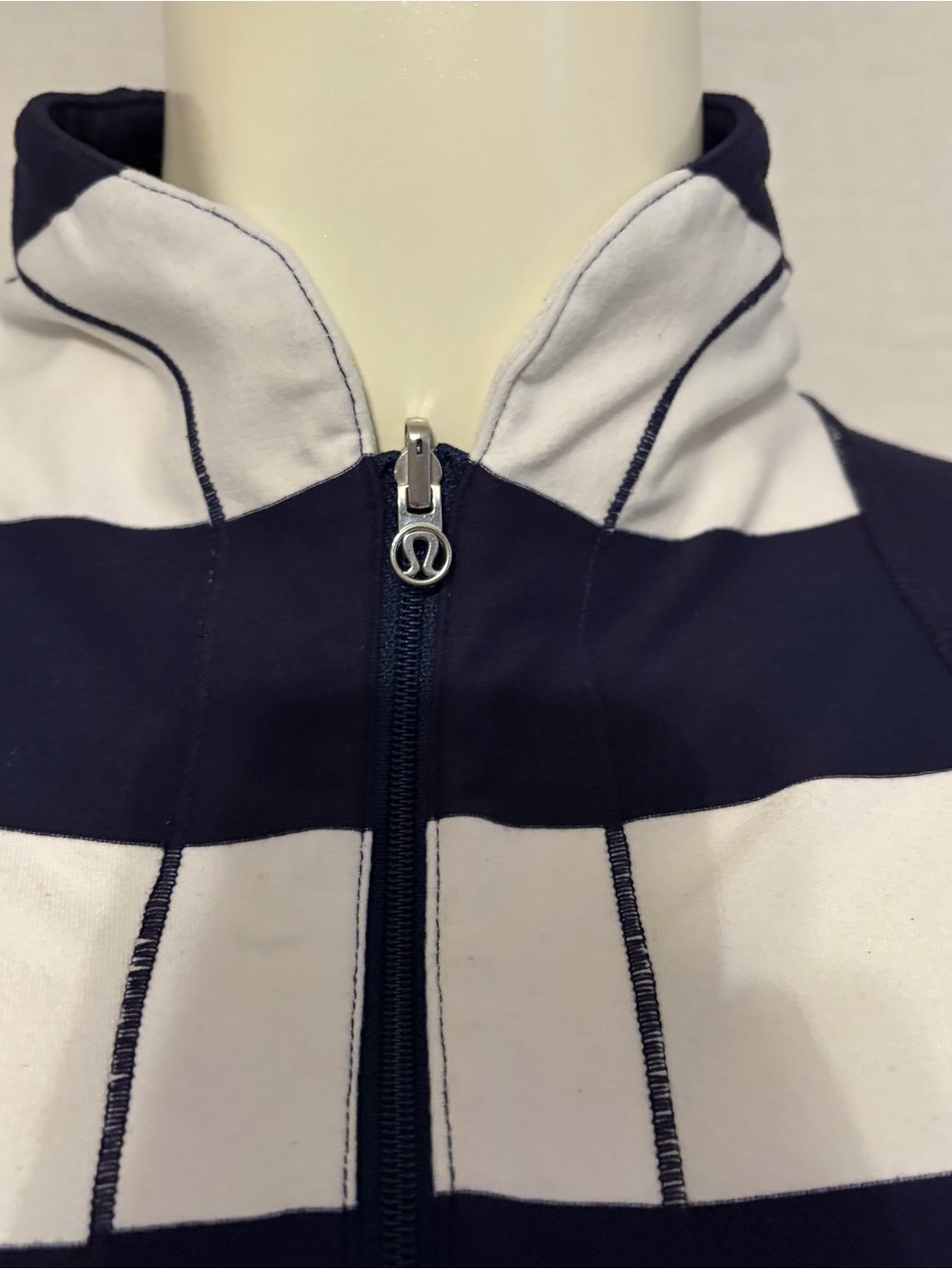 Size 4 lululemon athletica Striped 1/4-Zip Long Sleeve Reversible Top - Picture 7 of 8